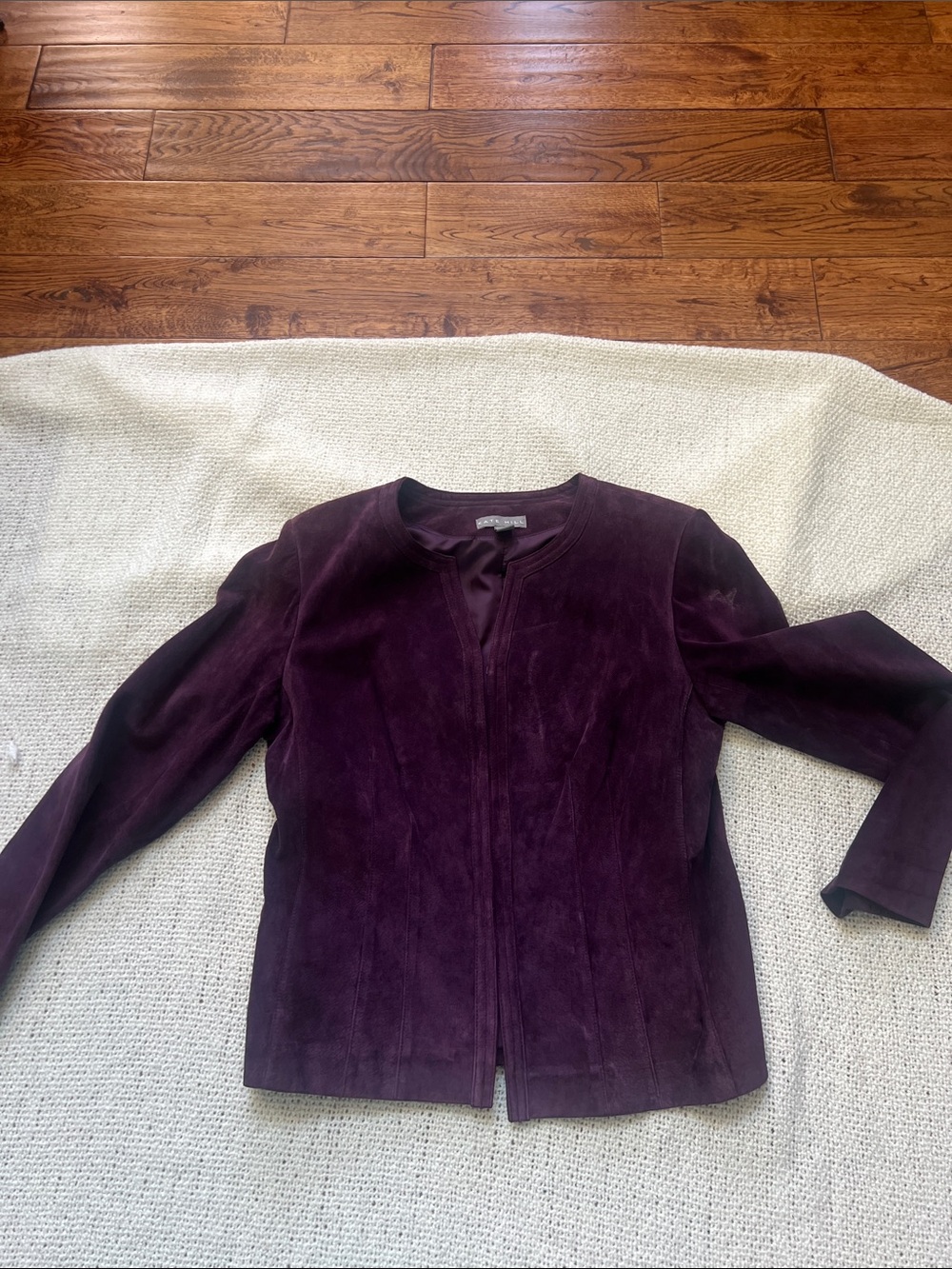 Very good Condition Women’s Leather Jacket in Deep Plum